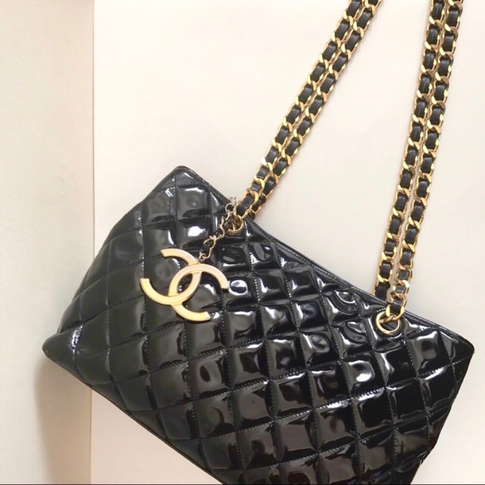 CHANEL Vintage Black Patent Leather Zipper Tote